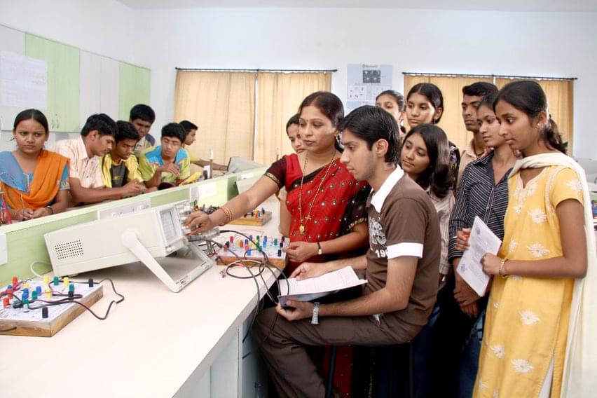 Indira College of Commerce & Science Tathawade Lab photo 2